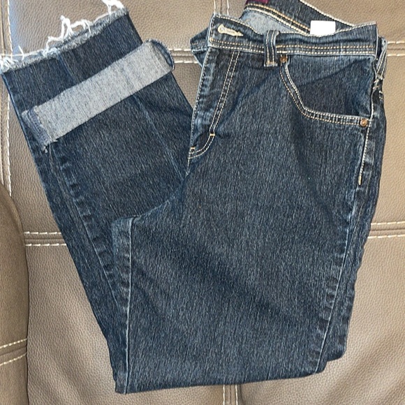 Gloria Vanderbilt Size 8 women’s denim, capris, raw hem.‎ Preowned. - Picture 1 of 7